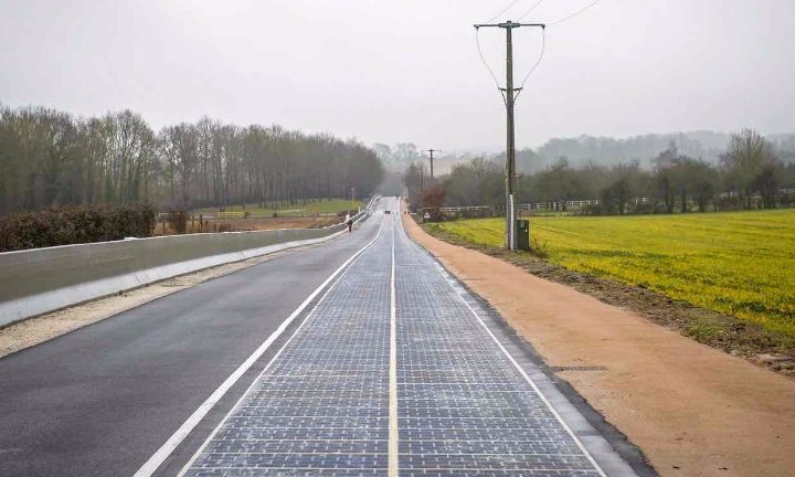 France-Solar-Panel-Road.jpg